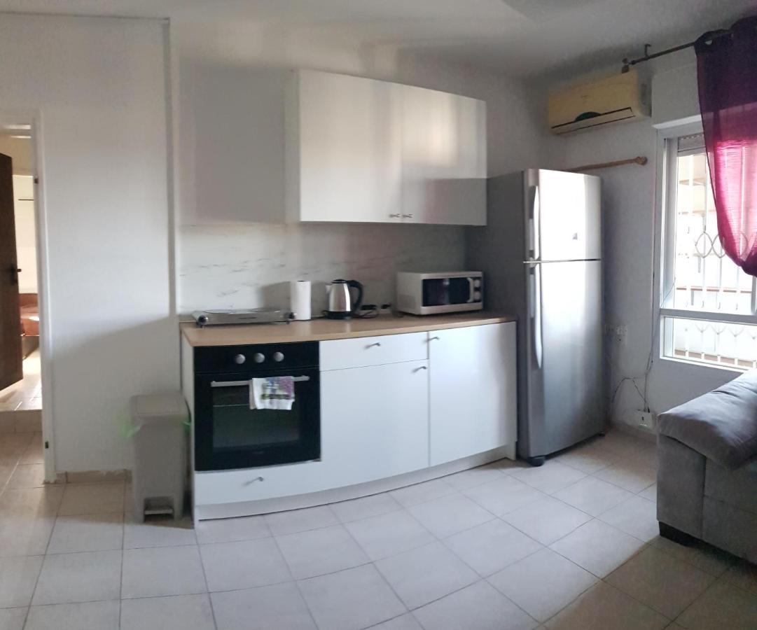 Cozy Flat With Parking Well-Placed Near Tlv Airport Apartment Lod Exterior photo