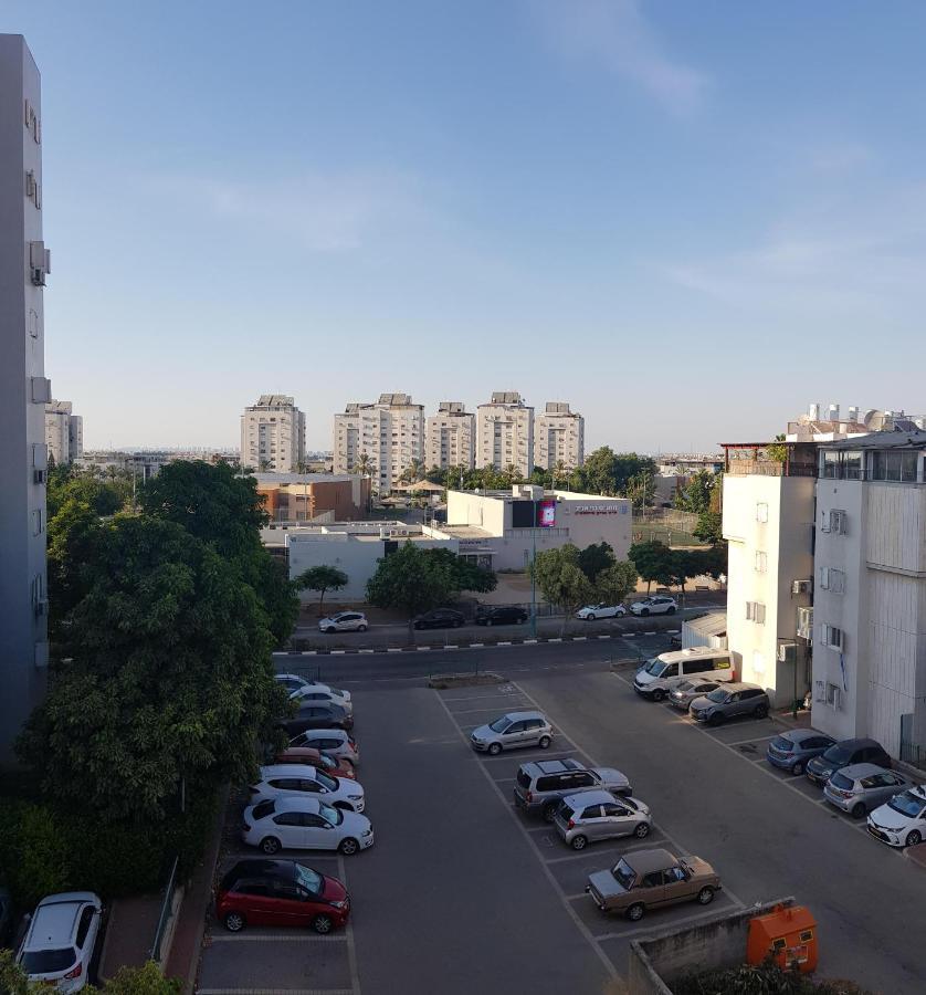 Cozy Flat With Parking Well-Placed Near Tlv Airport Apartment Lod Exterior photo