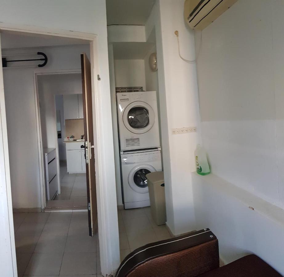 Cozy Flat With Parking Well-Placed Near Tlv Airport Apartment Lod Exterior photo